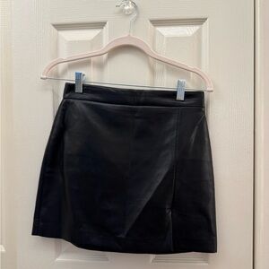 ARITZIA | WILFRED - Patio Mini Skirt, Vegan leather (US4 / Black)